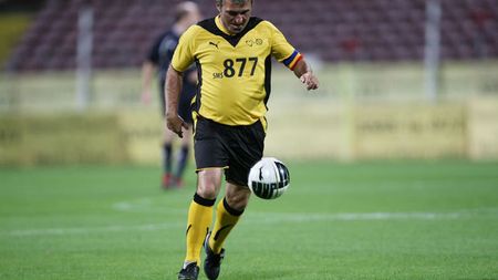 Vom avea din nou magie în iarbă!** Hagi va juca alături de legende ale fotbalului mondial într-un nou meci caritabil