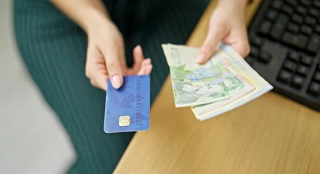 Dispar banii cash? Bancomatele au fost eliminate. Sute de ATM-uri au fost închise