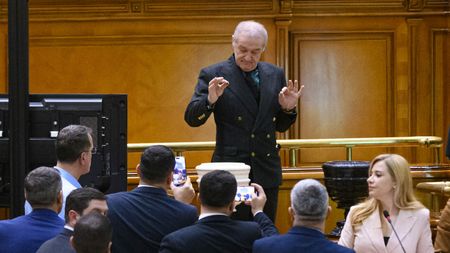 Gigi Becali n-a stat la discuții când a văzut ce a pățit Nicușor Dan la învestire: „E urât!”