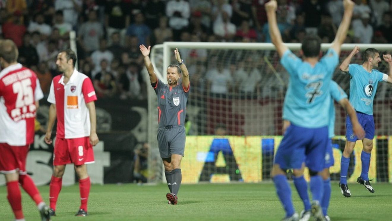 "Arbitru golan!"**