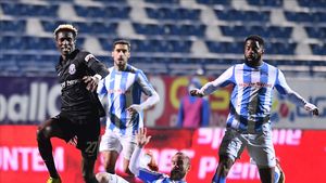 Motivele incredibile pentru care instalația nocturnă „a căzut” la meciul Poli Iași - FC Viitorul: „Ba au zis că un șobolan a ros, ba că un «Dorel» a continuat să lucreze” + Ce surpiză au primit jucătorii echipei moldave