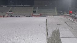 Se întâmplă în România! Imagini uluitoare: zăpadă uriașă pe teren la meciul din Cupa României!