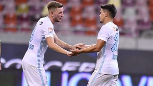 FCSB, cu un om în plus o repriză întreagă în Serbia! Reacții originale ale lui Emil Grădinescu după ce Backa Topola a rămas în zece oameni: „Dă-i galben și acasă!”