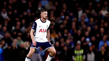 Cum l-au numit englezii pe Radu Drăgușin, în doar două cuvinte, după victoria cu 4-0 a lui Tottenham la Manchester City