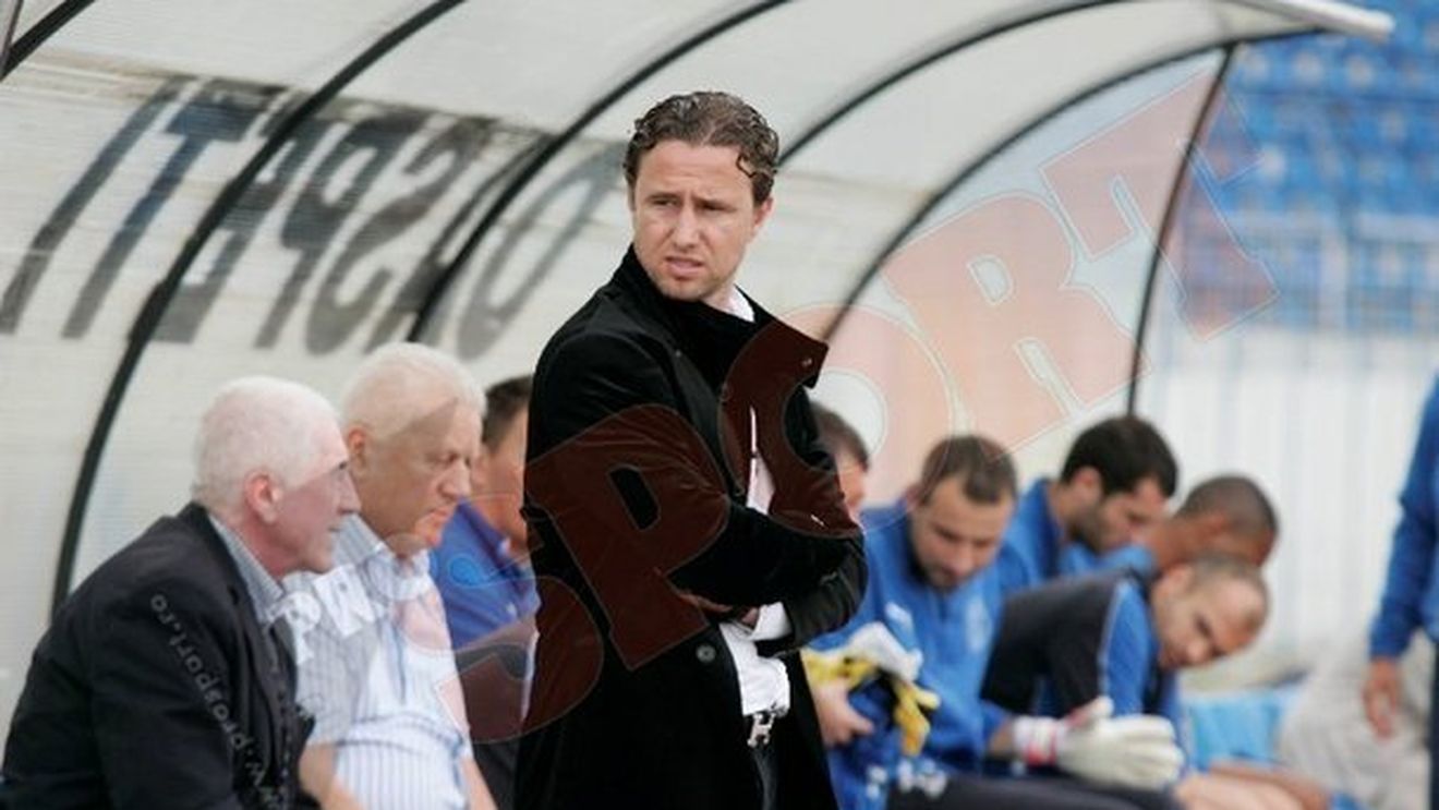 Reghecampf: "Noi am fost cu ocaziile, Universitatea Cluj cu golurile"