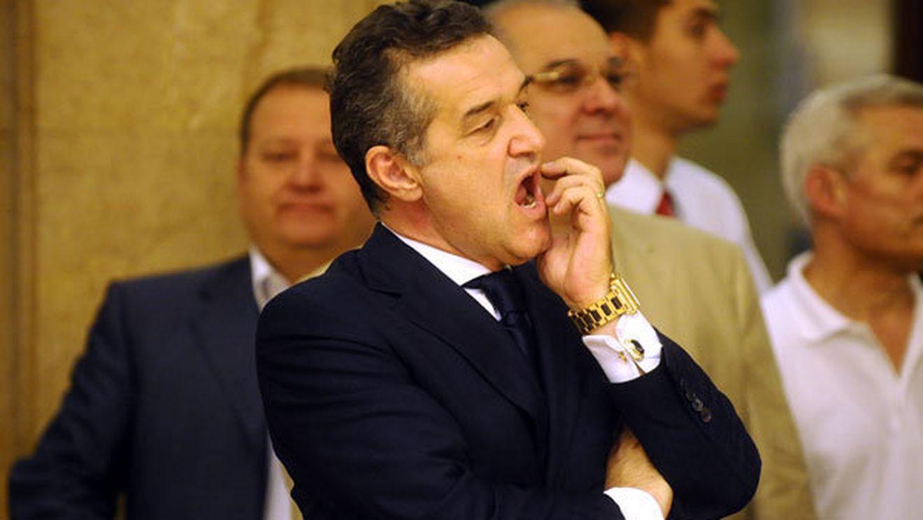 Blochează Benfica ceea ce ar putea fi una dintre cele mai tari lovituri ale Stelei în această iarnă?** Becali: "Băiatul vrea să vină, dar e o șmecherie"