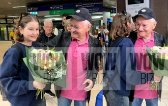 IMAGINI EXCLUSIVE: Irinel Columbeanu își ia fiica în brațe, pe aeroport! Irinuca a sosit în România, din SUA!