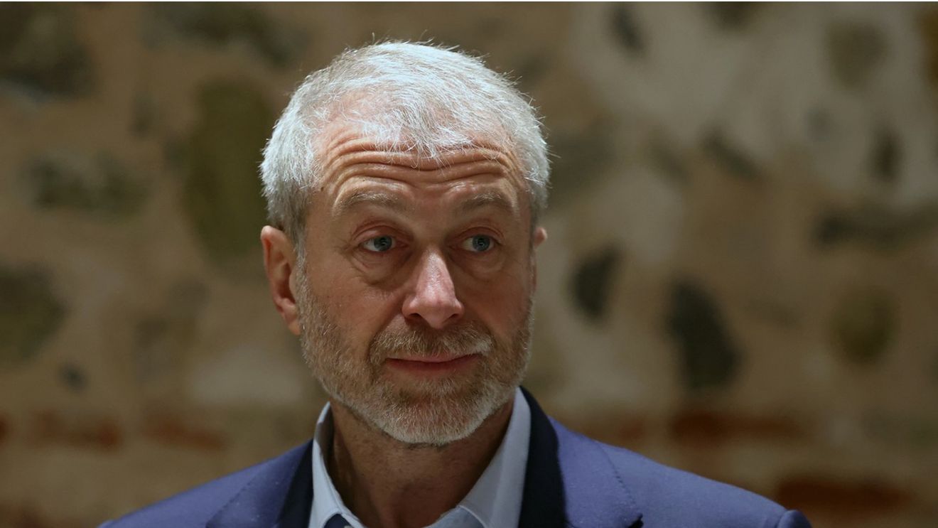 Se strânge lațul pentru miliardarul Roman Abramovici: investigație internațională pentru că firmele sale au furnizat materiale armatei Rusiei!