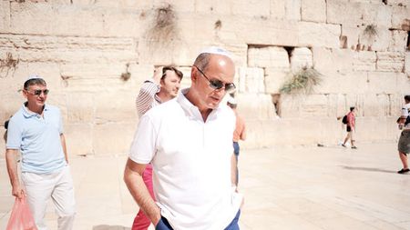 Patimile lui Copos!** Șeful Rapidului, pe urmele Mântuitorului pentru a se plânge de bani la... Zidul plângerii :)