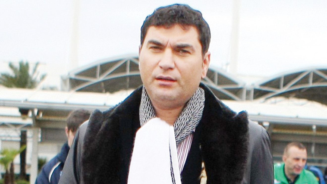 "Dacă aveam probleme cu banii, vindeam!** Nu pleacă nimeni!"