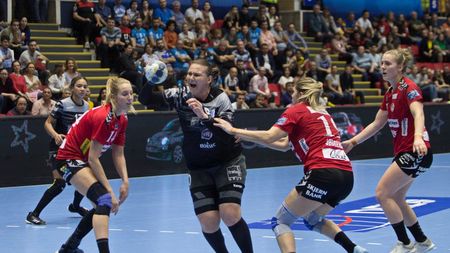 CSM București, de nerecunoscut în returul cu Esbjerg! „Tigroaicele” au fost învinse în „Polivalentă” și vor avea o viață mult mai complicată și în Liga Campionilor