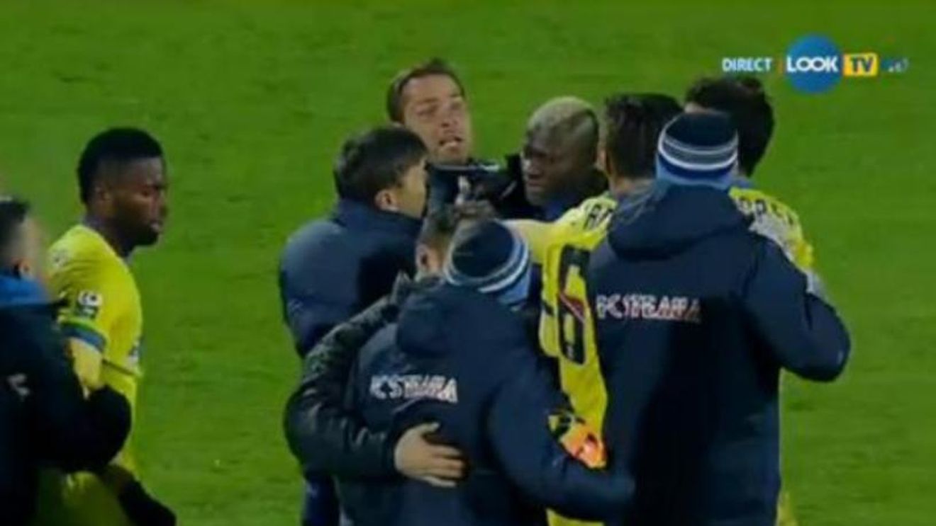 N'Doye i-a ironizat pe steliști după meci: "M-am săturat să joc împotriva lor și să câștig. E timpul să mă las de fotbal" Mijlocașul a sărit la bătaie la final