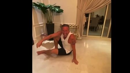 Laurențiu Reghecampf, provocări inedite în izolare! A pierdut la Macao și a suportat consecințele | VIDEO