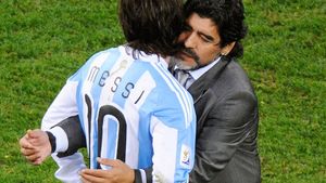  Maradona, atac "din neant" la Messi: "Nu e un lider! Se joacă pe PlayStation, merge la baie de 20 de ori înaintea unui meci". Prima reacție dinspre starul Barcelonei, foarte dură: "Maradona e un..."
