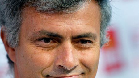 Mourinho ignoră criticile privind jocul defensiv:** "Ne vom apăra în 11 contra Barcelonei, nu în 6 ca până acum"