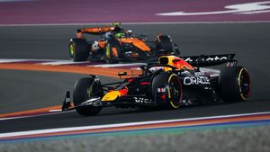 Max Verstappen a câștigat Marele Premiu al Qatarului și păstrează vii șansele la titlu! Urmează o finală de vis, în Abu Dhabi