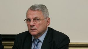 "Se va confirma bolnăviciunea fotbalului românesc** dacă Becali schimbă regulamentul"