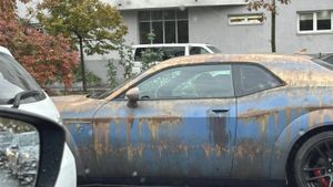 Mașina plină de rugină a milionarului român din fotbal face senzație în trafic! Cum a fost fotografiată. FOTO