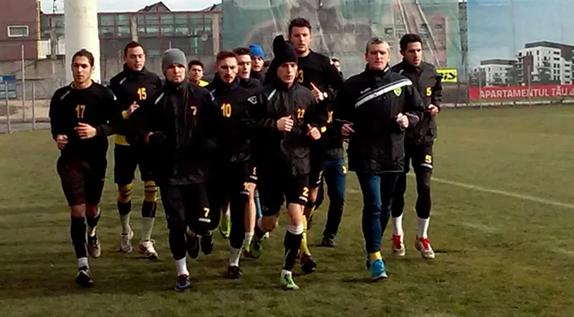 Incertitudinea este cuvântul de ordine la FC Brașov.** Pe lângă problemele financiare, Stere are lotul incomplet și întâmpină accidentări
