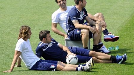 Italienii se văd deja în semifinale!** Preferă să se uite la filme porno decât să-i urmărească pe englezi: "Nu ne-am uitat la niciun DVD, dar sigur o vom face la noapte" :)