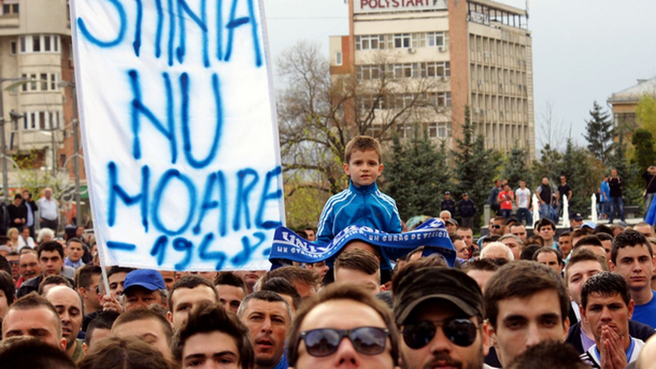 Încep pregătirile pentru formarea unei noi echipe?** "Fotbaliști se găsesc în Craiova, facem imediat un lot de 60-80 de jucători care să se bată la campionat"