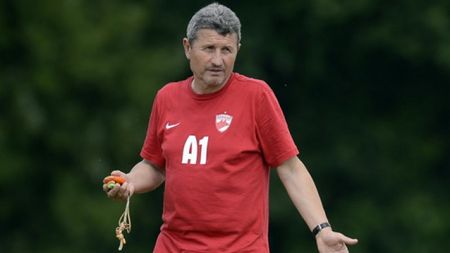 Gigi Mulțescu a fost la RIN și a semnat cu Dinamo! Și-a făcut testul COVID și a stabilit ce primă ia dacă salvează echipa de la retrogradare| EXCLUSIV