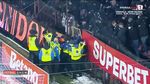 Fanii lui U Cluj vor să intre să se bată cu fotbaliștii lui CFR Cluj! Jandarmii au intervenit în forță și au folosit spray-urile cu gaze
