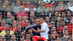 VIDEO FABULOS**: 'Foarfecă' și bară-gol! Vezi lovitura de senzație a lui Berbatov