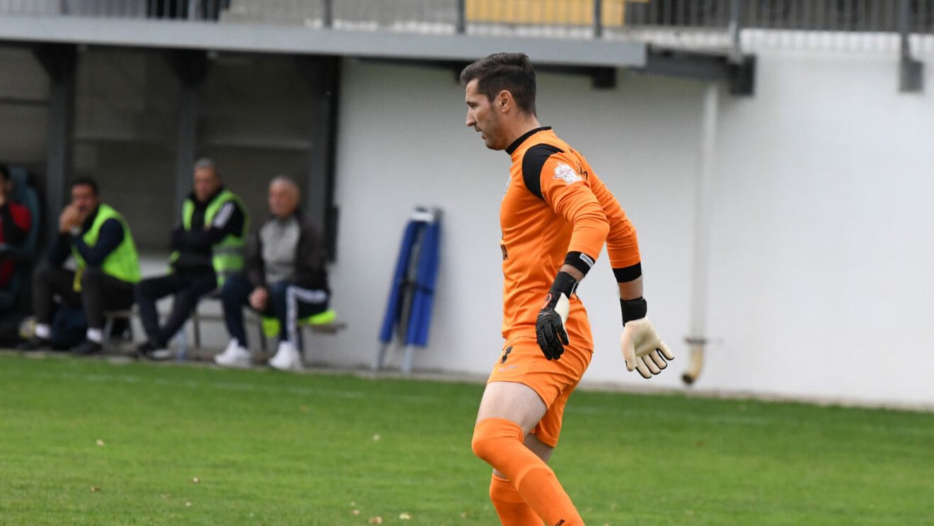 A fost dat afară fotbalistul care spunea că plăcerea lui cea mai mare e să calce pisicile cu maşina! Anunțul clubului