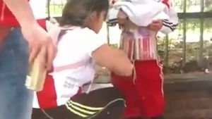 River Plate - Boca Junior, Copa Libertadores. Doi ani și opt luni de închisoare cu suspendare! Femeia care a legat torțe de propriul copil a fost judecată în Argentina | VIDEO