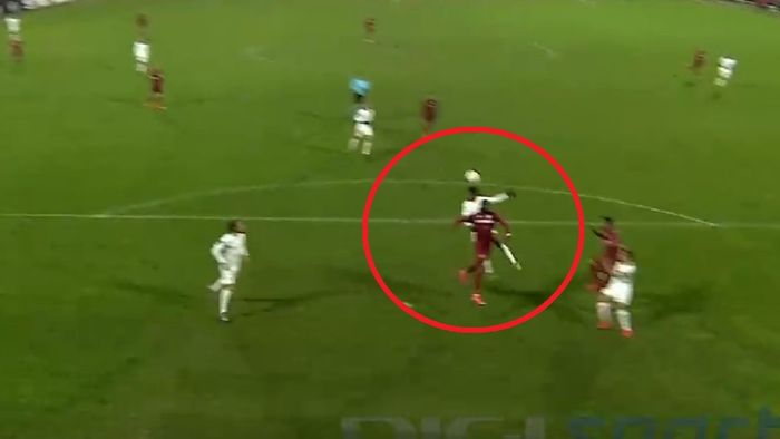 Intervenție decisivă a VAR la CFR - Sevilla! Momentul în care echipa lui Dan Petrescu a primit penalty. Arbitrul nici nu se gândea să fluiere