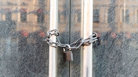 Dezvăluire șocantă despre clubul din Superliga României care e aproape să dea faliment: „Datoriile ar fi ajuns la 8.000.000 de euro. Se pune lacătul”