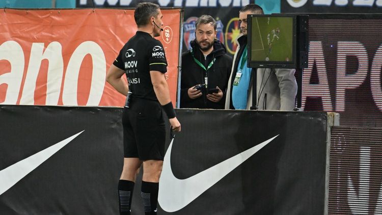 „VAR-ul nu ne-a făcut, neapărat, munca mai ușoară”. Istvan Kovacs a luat cuvântul la un eveniment dedicat tehnologiei și inovației