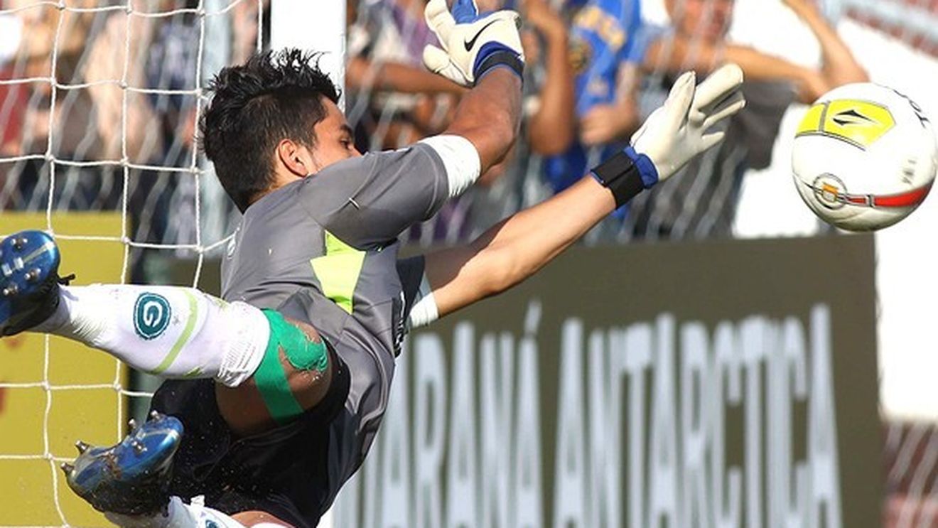 VIDEO INCREDIBIL** Portarul care și-a exasperat adversarii! Cum a reușit să-i intimideze până când aceștia au CLACAT