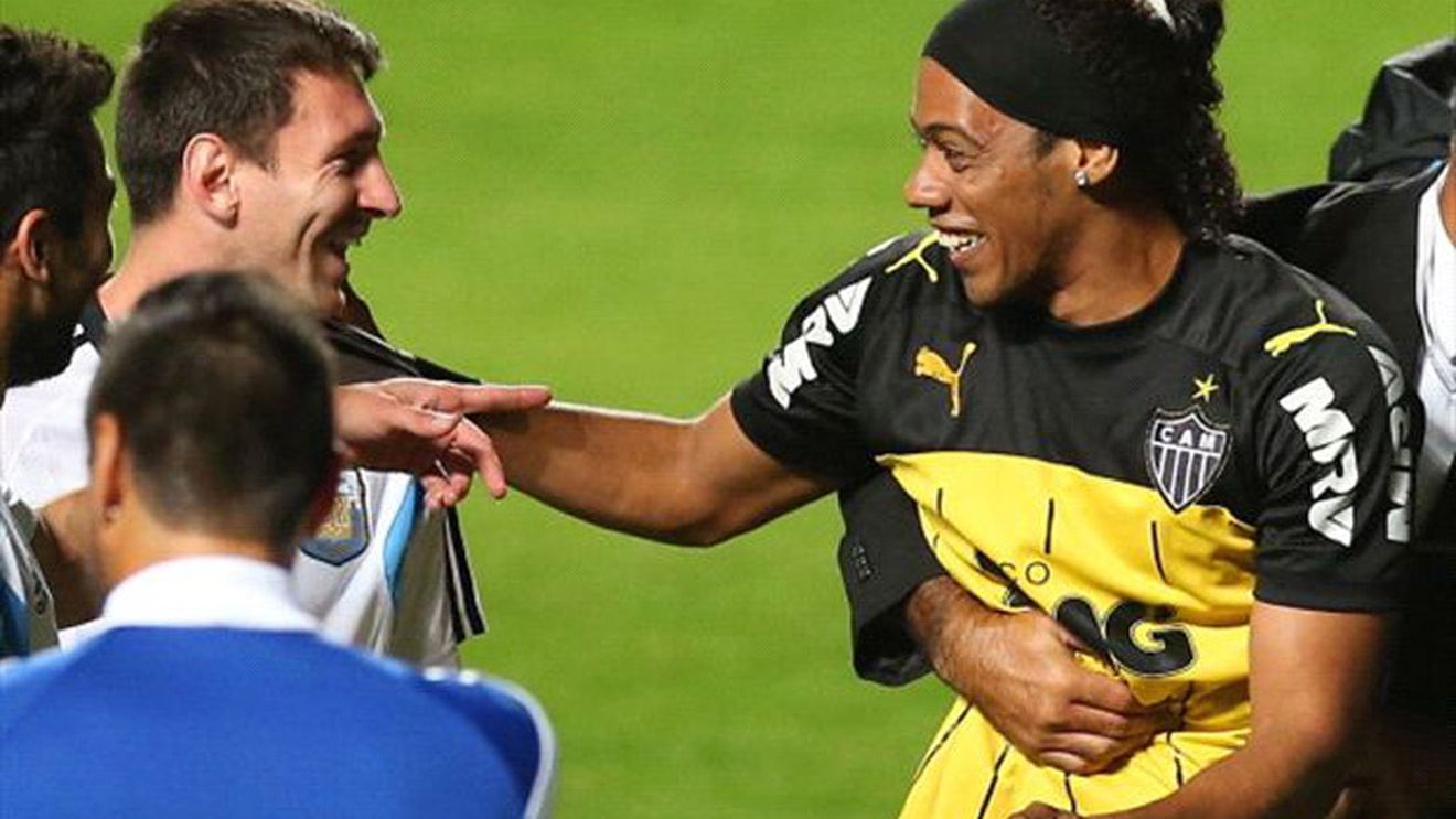 O sosie a lui Ronaldinho a intrat peste Messi la antrenament. Argentinianul a fost convins că îl are în față pe "Dințos". Prima reacție e de ținut minte