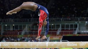 Gimnasta fenomen Simone Biles a câștigat titlul olimpic la individual compus. Regrete după Larisa Iordache: cu totalul de la Mondiale ar fi fost pe podium