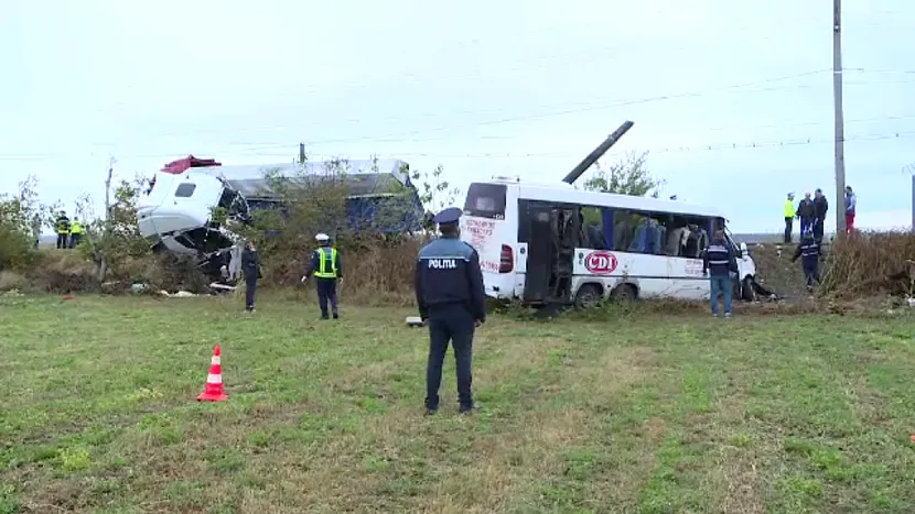 Noi informații șocante în cazul accidentul grav din Ialomița. Ce a făcut șoferul TIR-ului înainte să lovească în plin microbuzul cu călători