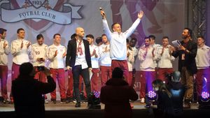 Rapid a încasat în 2014 un milion de euro din drepturi TV, dar a făcut vizita medicală la Chiajna pentru că era mai ieftin. Pancu: "Făceau economie la ceva cu care nu te joci". Bornescu: "Nu se schimbă nimic, vor mai fi cazuri Ekeng"