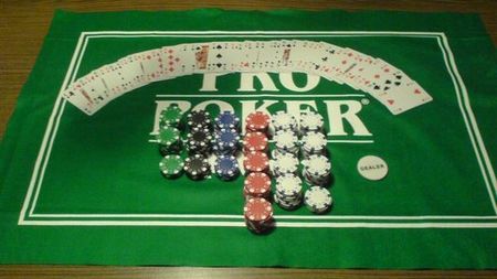 Începând cu 2 mai 2010, presa are propriul său turneu de poker