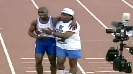 VIDEO Clipurile care au făcut MINUNEA posibilă!** Cum și-a motivat Reghe jucătorii înainte de Ajax! "Ne-a făcut să plângem"