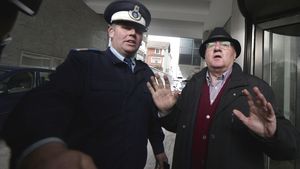 "Ce faci, nea' Mitică?" / "Ce să fac, domnule președinte, mă odihnesc!" Dumitru Dragomir a povestit un episod uluitor cu Traian Băsescu în prim-plan: "Jur pe Sfânta Cruce că așa a fost! După câteva zile..."