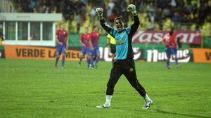 Dani Coman și-a șocat colegii la finalul meciului cu Dinamo!** "Nu face asta!" Cum a ajuns portarul Vasluiului să fie aplaudat de fanii rivali