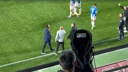 Adrian Mutu și-a ieșit din fire în timpul meciului Rapid - Universitatea Craiova și s-a dus glonț la Eugen Neagoe! Ce i-a reproșat omologului său | VIDEO