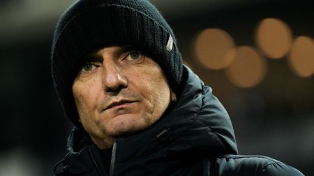 Reacția lui Răzvan Lucescu atunci când a văzut golul de 2-0 al echipei sale anulat, în PAOK - FCSB