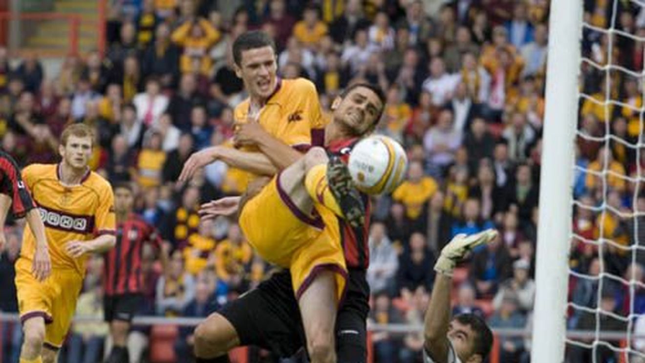 Motherwell se teme! **"Vom avea probleme mari în Ghencea! Steaua e un club cu renume în Europa!"