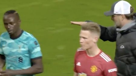 Gest incredibil al lui Sadio Mane la adresa lui Jurgen Klopp! Antrenorul lui Liverpool, lăsat cu mâna întinsă: „Probabil, nu am făcut bine asta”