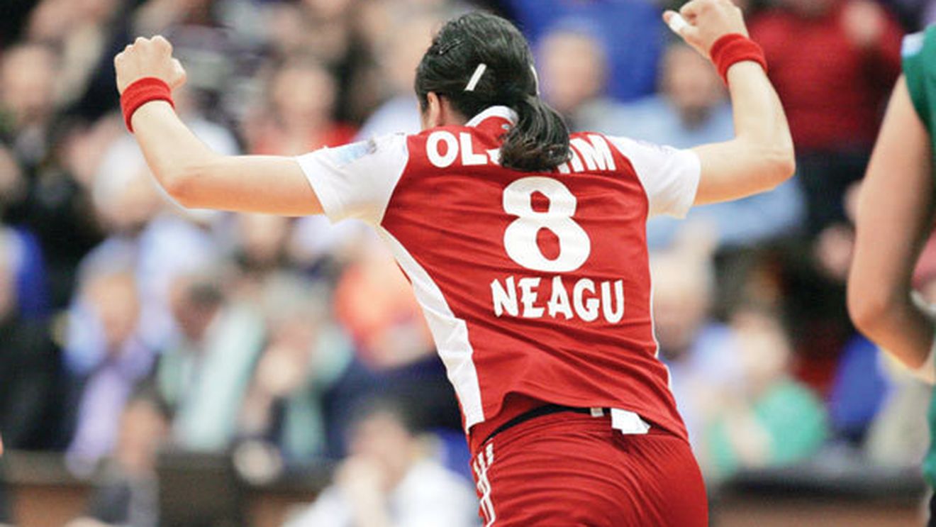 Hagi: "Fetele de la Oltchim pot întoarce scorul, n-au ajuns degeaba în finală!"