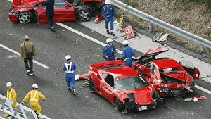 VIDEO HORROR** Acesta este cel mai SCUMP accident din istorie! Bilanț: OPT Ferrari-uri, un Lamborghini, două Mercedes-uri