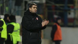 Crăciun Fericit, Ciobi!** Dinamo, aproape de a transfera 2 jucători ceruți de antrenor! Gigi va turba, unul dintre cei vizați a fost în curtea Stelei