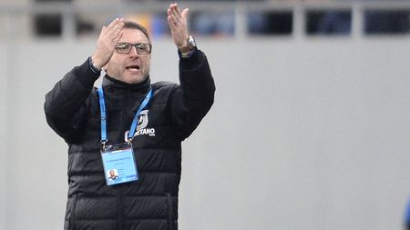 Mangia se teme de jocurile de culise: "Avem șanse la titlu dacă vorbim de fotbal, dar nu știu dacă în playoff va conta doar fotbalul"
